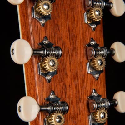 Cort MJ-QEDX Mid Jumbo Body Acoustic Guitar Quilted Maple Cort MJ-QEDX Mid Jumbo Body Acoustic Guitar Quilted Maple