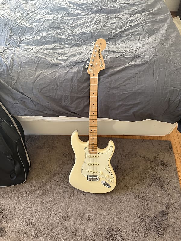 Fender American Performer Stratocaster | Reverb Canada