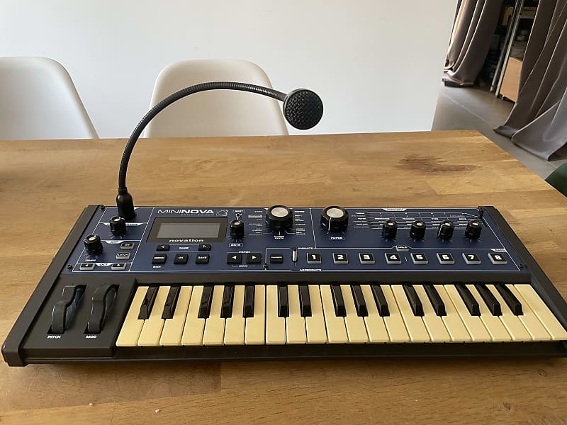 Novation Mininova 2012 - Bleue image 1