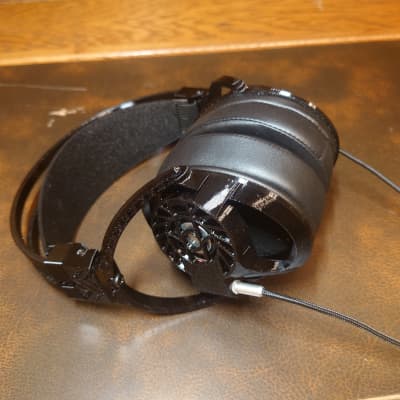 Static Satellite Nearfield Floating Driver Headphones image 10