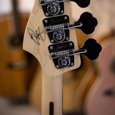 Fender Geddy Lee Jazz Bass - Maple Fretboard - 3-Color Sunburst w/Deluxe Gig Bag image 6