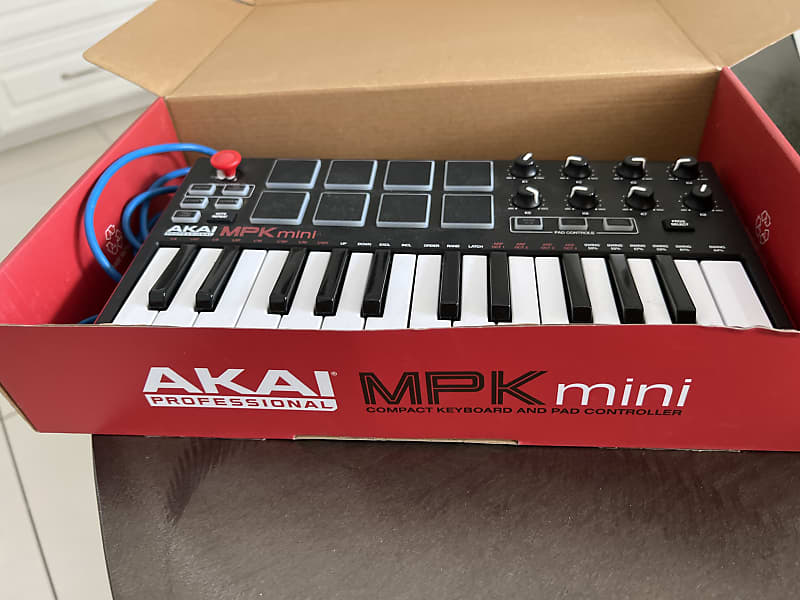 Akai Compact Keyboard and computer 2020 - Black | Reverb