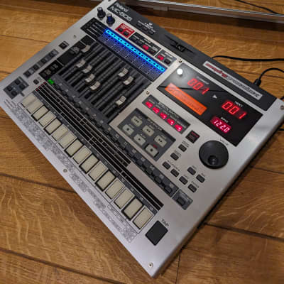 Roland MC-808 Sampler and Groovebox