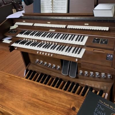 Allen Organ, with 32-Note Concave Pedalboard, SoundCards, and Bench! image 3