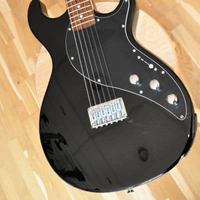 LINE 6 Variax Standard Black 生産終了ラストの入荷!（新品