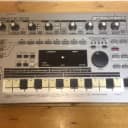 Roland MC-303 Groovebox    sequencer    rhythm machine