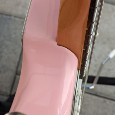 Squier Squier Classic Vibe '60s Stratocaster Shell Pink w/Mint Pickguard SSS - CME Exclusive image 7
