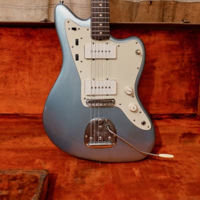 Fender Jazzmaster 1960 - Ice Blue Metallic - Refin image 2