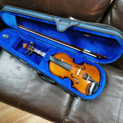 Menzel 1/2 Violin with Case and Bow - Natural image 11
