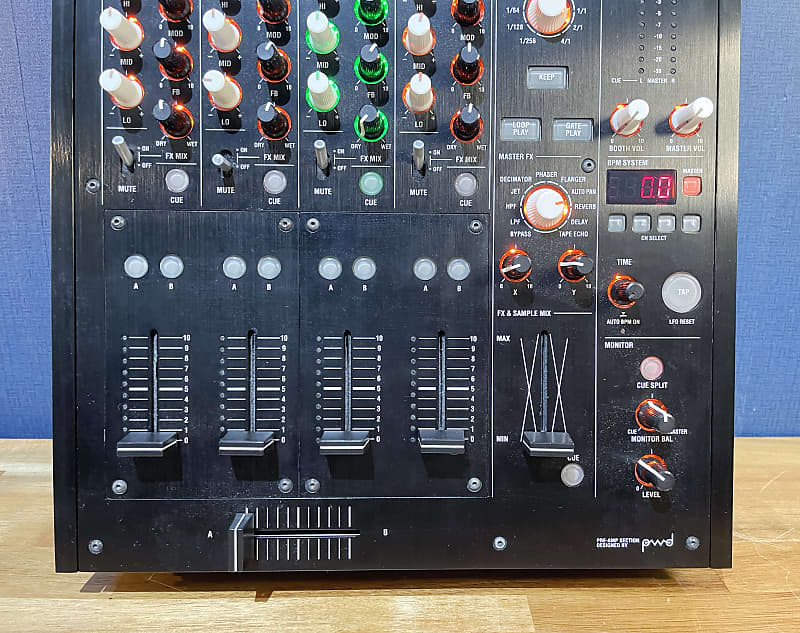 Excellent] Korg Zero 4 Four-Channel DJ Mixer Controller with