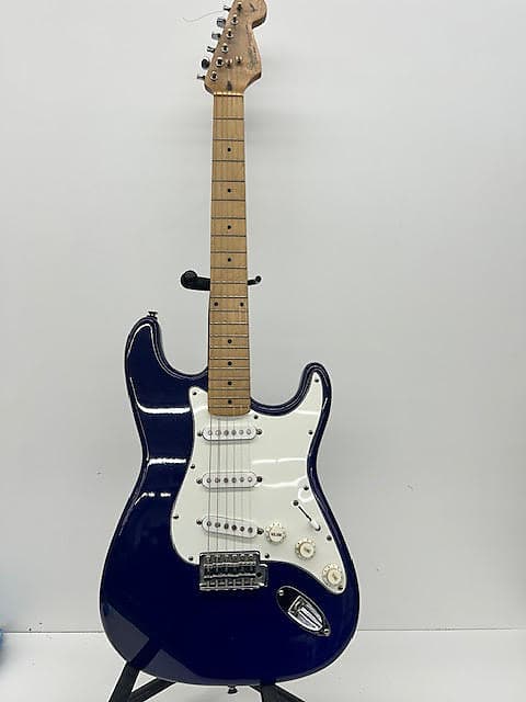 Fender Standard Stratocaster 1998 - 2005 | Reverb