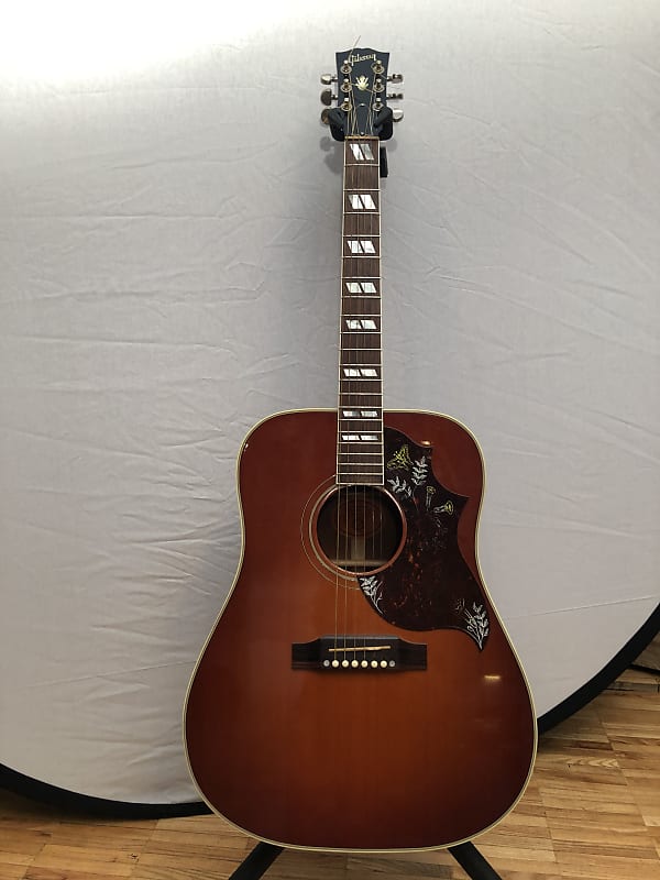 ⭐︎moon　Gibson hummingbird 2001 2001 Gibson Hummingbird Acoustic Guitar | Guitar Chimp