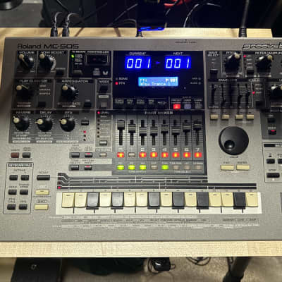 Roland MC-505 Groovebox 1998 - 2002 - Gray
