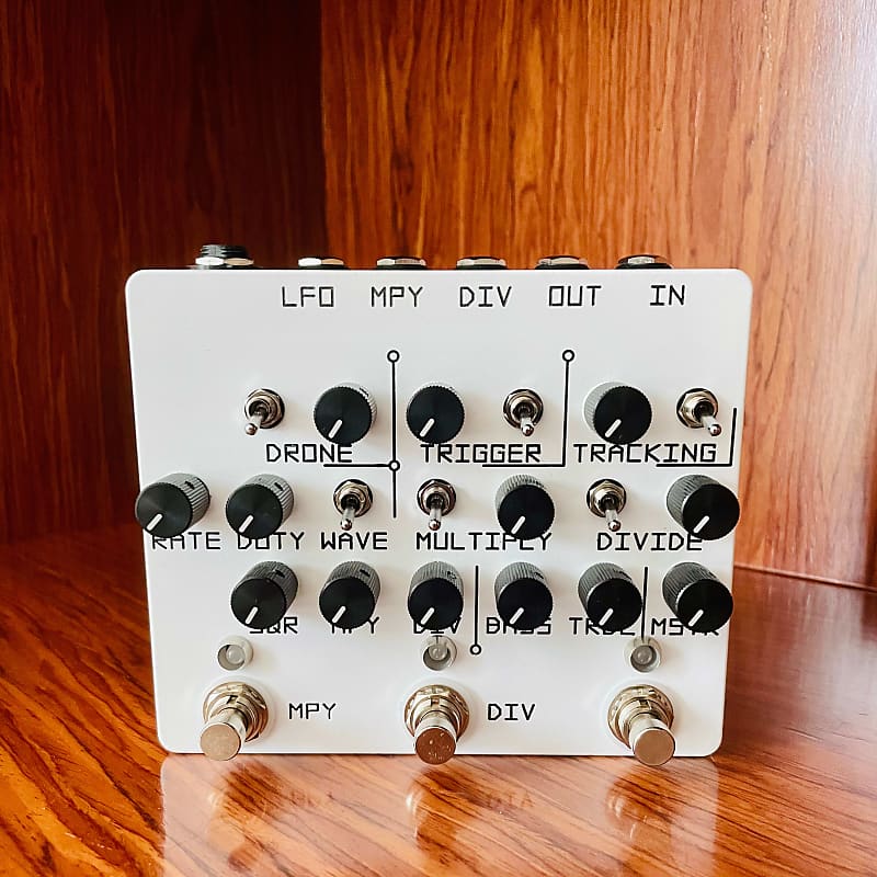 Montreal Assembly PURPLL white with metal knobs 2023 | Fast Montreal Assembly PURPLL white with metal knobs 2023 | Fast