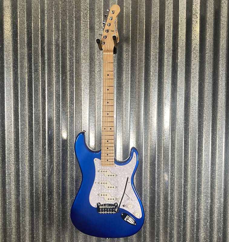 G&L USA Fullerton Deluxe Comanche Midnight Blue Guitar & Bag G&L USA Fullerton Deluxe Comanche Midnight Blue Guitar & Bag