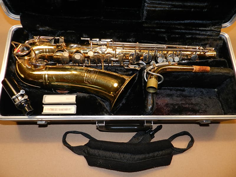 Selmer Bundy Student Alto Saxophone Reverb