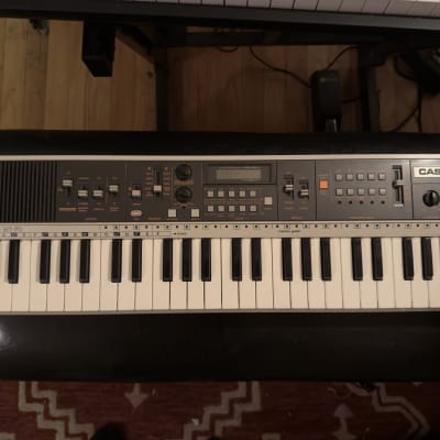 Casio MT-70 Casiotone 49-Key Synthesizer w/ Casio Hard Case