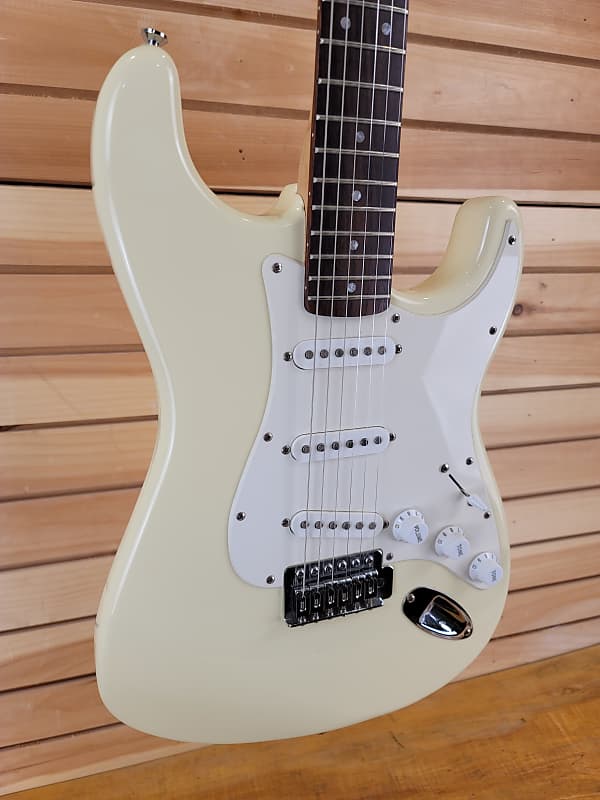 Squier Bullet Strat - White | Reverb Squier Bullet Strat - White | Reverb