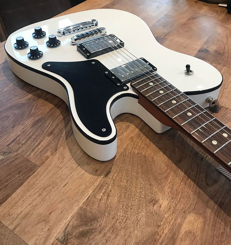 Fender Deluxe Troublemaker Telecaster MiJ. Arctic White. Limited Edition  2021.