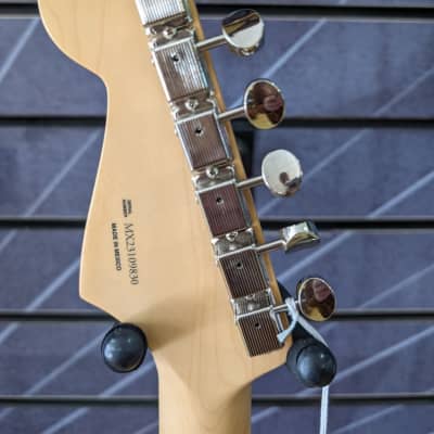 Fender EOB Stratocaster, Olympic White, Maple - Includes deluxe Gig Bag B Stock image 5