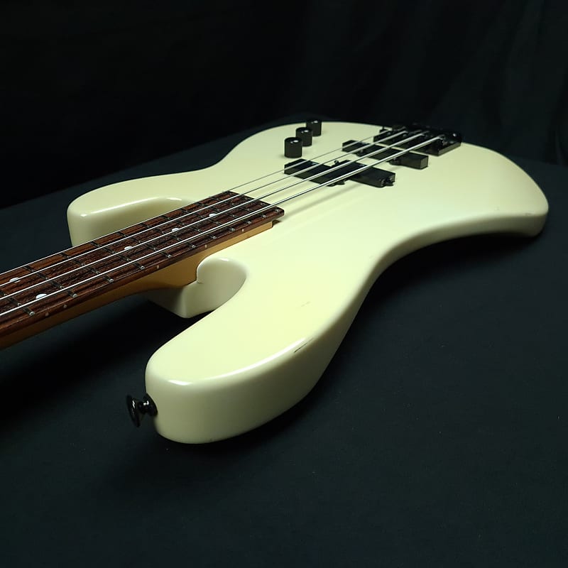 Charvel Model 2B 1988 Pearl White Made in Japan Vintage Bass