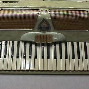 Italian Made Accordion Catalina 120 Bass & Five Stops 1960's Mother of Pearl & Gold Ready to Play image 3