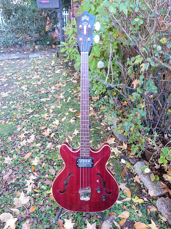 Guild starfire bass  1971 red image 1