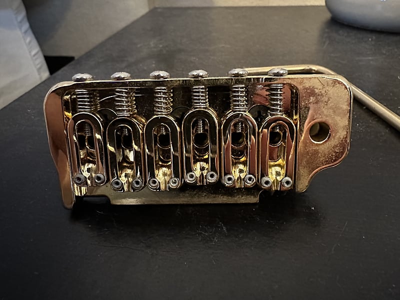 Hipshot US Contour Tremolo Bridge Gold LH Gold Reverb UK