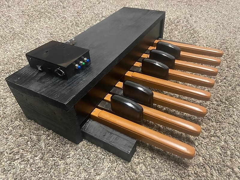 Photuris 13 Note Midi Bass Pedals ∞ Sustain / Mono setting. Reverb