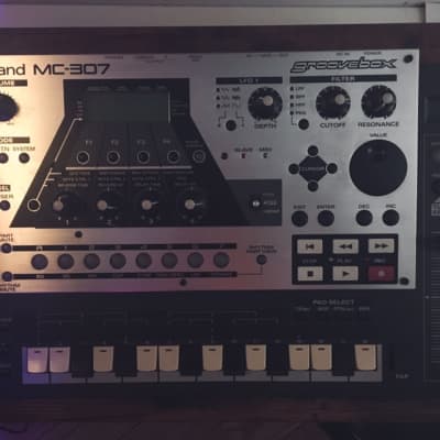 Roland MC-307 Groovebox