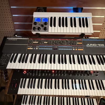 Roland Juno-106 61-Key Programmable Polyphonic Synthesizer 1984 - 1985 - Black