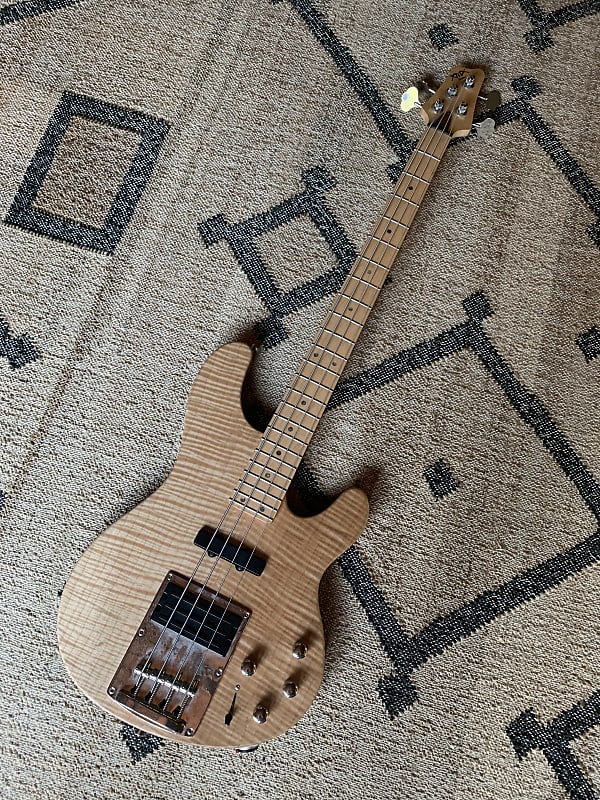 Ibanez エレキベースATK1300 Vintage Japanese Bass: Ibanez ATK1300 Prestige Series
