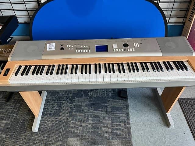 USED YAMAHA YPG-625 DIGITAL PIANO WITH STAND