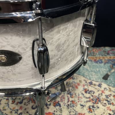 Rogers - 14x6.5" Dyna-Sonic Bread and Butter Lug Snare Drum, Reissue 2010's - White Marine Pearl image 5