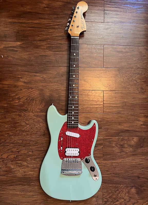 Fender Japan  mustang 改造有り 伝説のグランジマスターを彷彿とさせる、改造ムスタング
