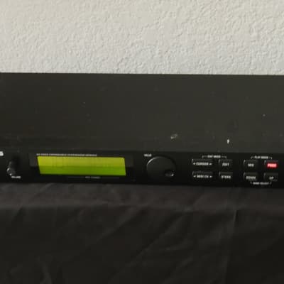 Alesis QSR with 2 expansion Cards and Manuals. Tested. Great Condition
