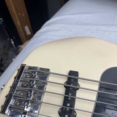 Fender Deluxe Active Jazz Bass V 5-string J-Bass 2020 - Olympic White / Pau Ferro fingerboard image 3