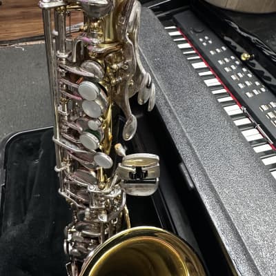Bundy Alto Saxophone / 1268978 image 5