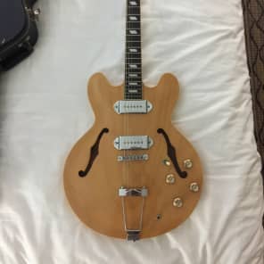 Epiphone CASINO 2001年韓国製 Epiphone Casino 2001 展示中 in Museum of Maru_Gear_Room_999