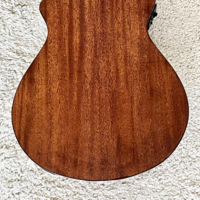 Breedlove ECO Discovery Concert S Concert CE Acoustic Electric Guitar, Edgeburst image 4