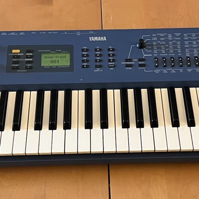 Yamaha CS1x Control Synthesizer 1996 - Blue