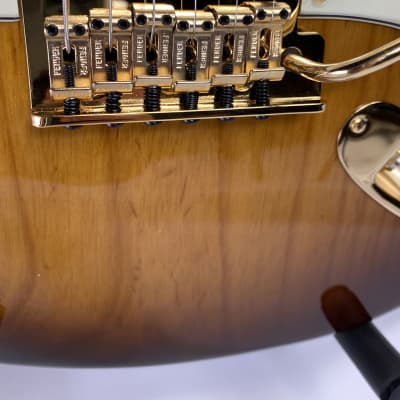 Fender 75th Anniversary Commemorative Stratocaster - 2-color Bourbon Burst image 5