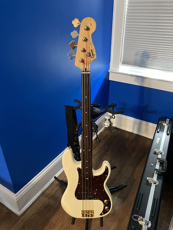 Squier Partscaster Fretless PBass Olympic White Reverb