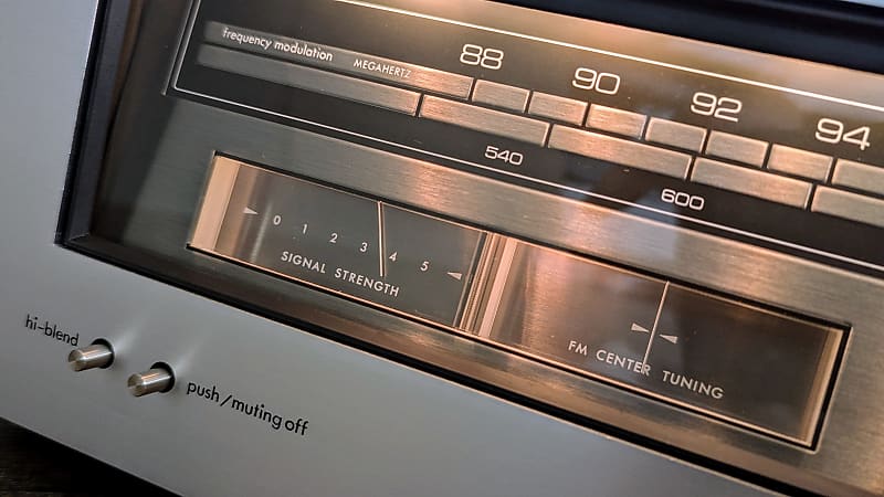 LUXMAN T-88V ラジオチューナー Luxman T-88V AM/ FM Tuner/ Near Mint Condition/ 1979 Japan/ Fully