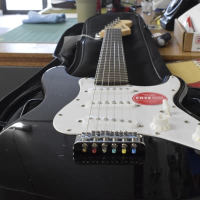 Squier Mini Stratocaster V2 with Laurel Fretboard 2023 - Black image 10