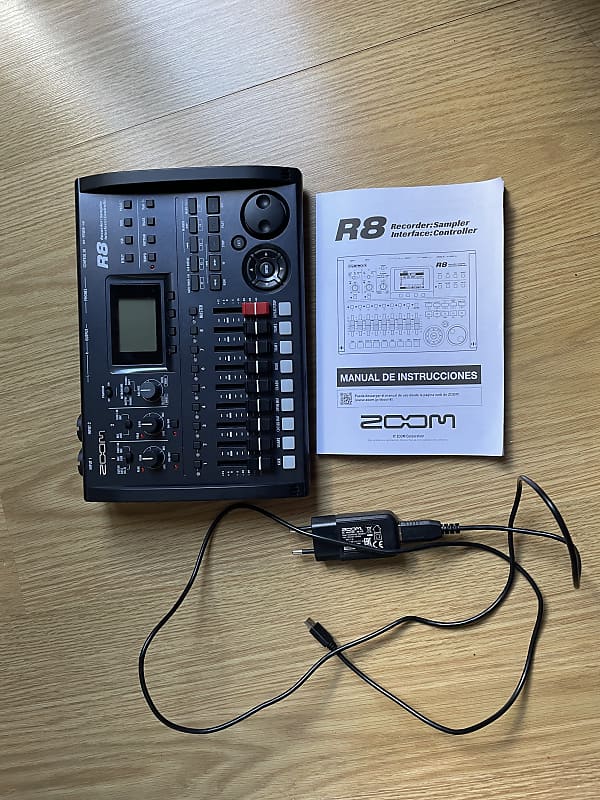 Zoom R8 Recorder: Interface: Controller: Sampler 2010s - Black