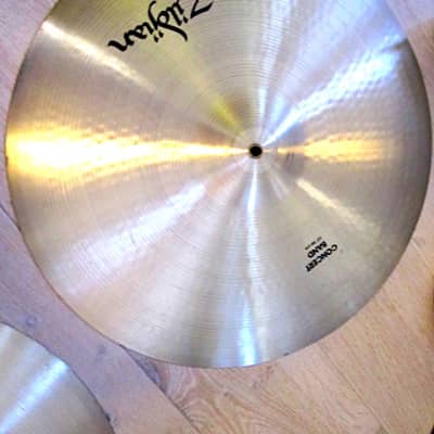 Zildjian 22" Avedis Concert Band Orchestral Cymbals Pair image 3