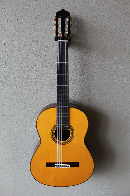 Yamaha gc42 deals classical guitar