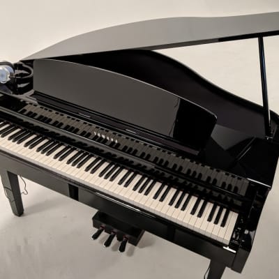 Must Sell-Yamaha Clarinova CLP-665 Digital Baby Grand Piano image 7