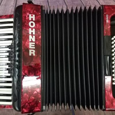 Hohner Bravo III 72 Chromatic Piano Key Accordion - Red with Gig Bag and Straps image 8